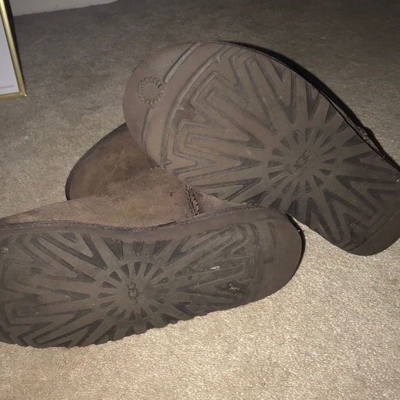 UGGS - Picture 4 of 4
